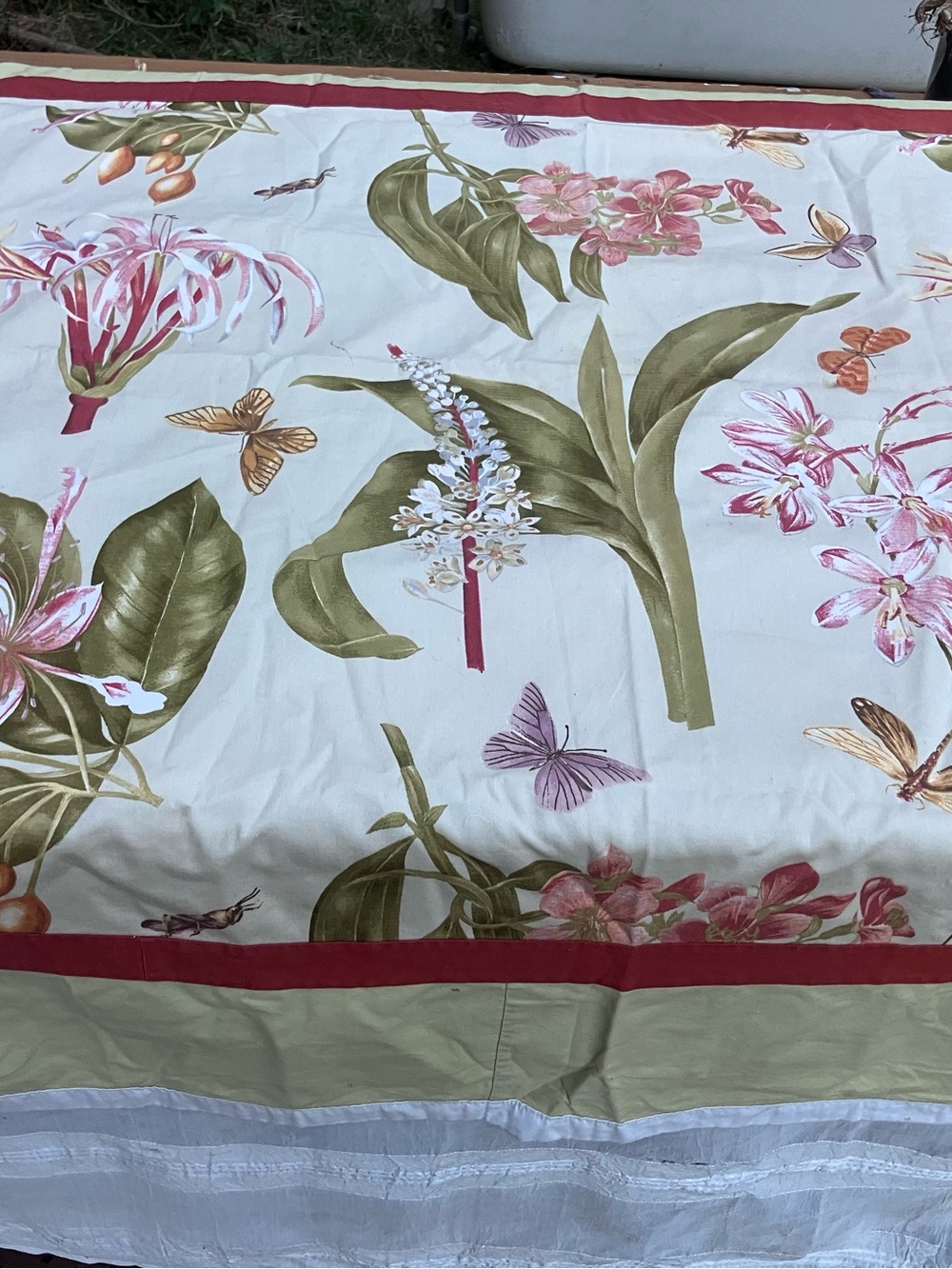 Botanical print table cloth perfect for display table 45 x 44”